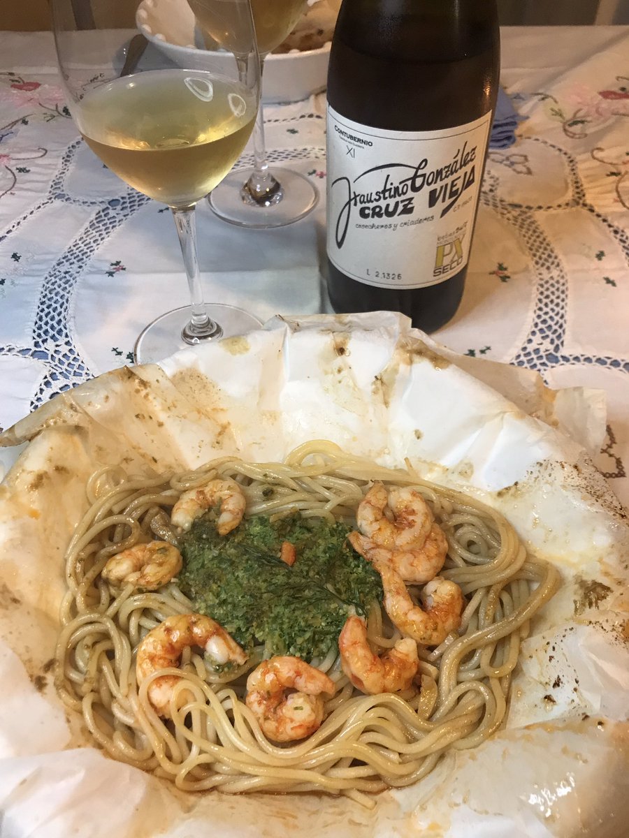 alacartemenus's tweet photo. Espaguetis con gambas y pesto de eneldo en papillote
&amp;
Blanco Seco 2017 PX Cruz Vieja del Pago Montealto, propiedad de @cruzviejajerez

#clubcontubernio @ClubContubernio @DerGuerrita #contubernio11 #contubernio #vinodejerez https://t.co/JU9BbWPeNY