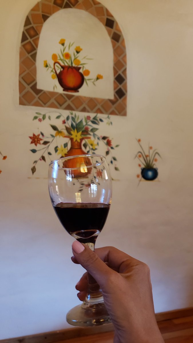 marial_lina's tweet photo. Hoy brindamos con Syrah #SantaEma. https://t.co/EH4k65SuPi