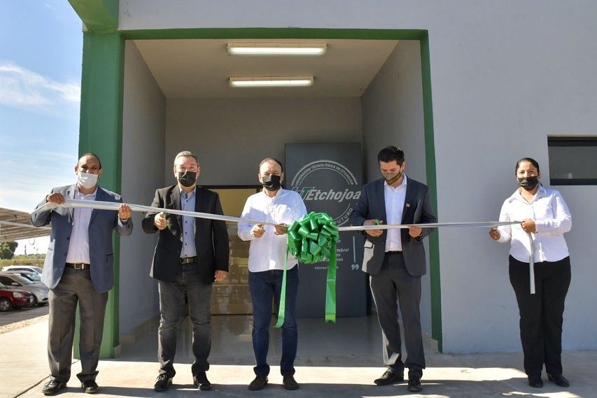 AlfonsoDurazo's tweet photo. Como parte de la gira por Navojoa y Etchojoa, inauguramos las obras del edificio administrativo, comedor estudiantil y equipamiento especializado de la Universidad Tecnológica de Etchojoa, con una inversión de 26 millones 300 mil pesos.
1/2 https://t.co/hiv6xmvnQs
