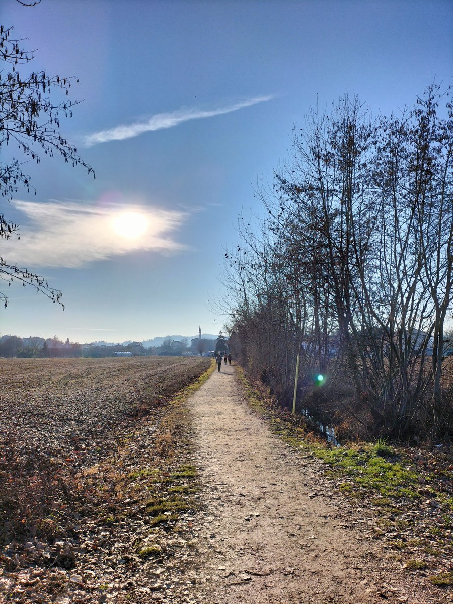 La strada dei presepi di Maddalena: un percorso di 5 km tra le vie della frazione e lungo le Risorgive della Seriola.
C'è tempo fino al 9 gennaio per visitarla.
#Veneto #8Gennaio #vicenza