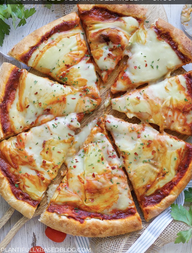 EmmaJeanMakeup's tweet photo. Vegan pizza w/vegan mozzarella. #foodie #veganpizza #chicagofood #mykindoftown https://t.co/N1bzgWMveC