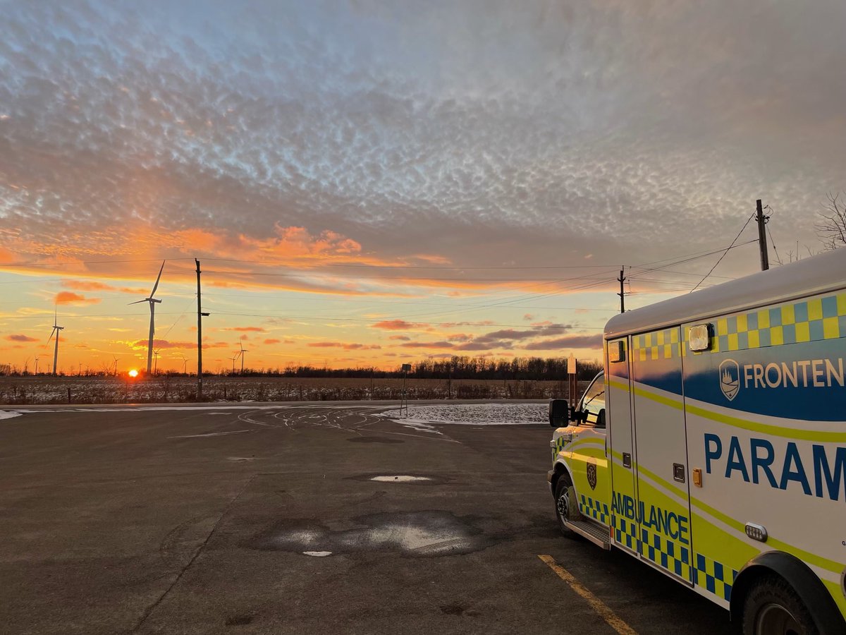 FPSParamedics's tweet photo. Paramedic Mitch took a beautiful picture of the sunset on Wolfe Island https://t.co/14F8J34yT8