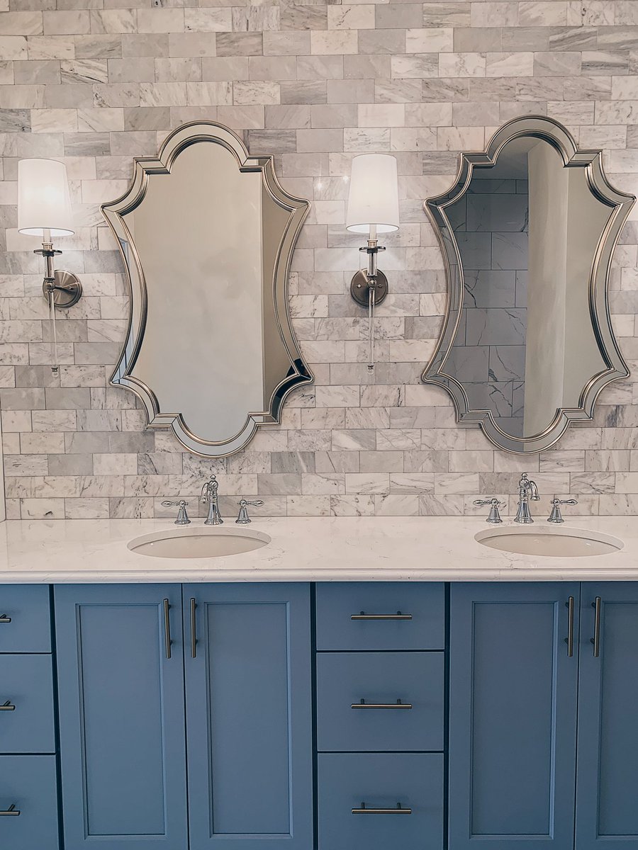 StarHomesInc's tweet photo. The touch of blue is *chefs kiss* #interiordesign #homedesign #bathroomdecor #vanitymirror https://t.co/zrwnEeoXX5