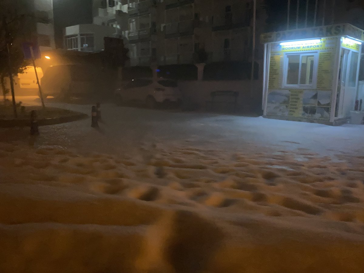 Ağlasam mı gülsem mi bilemedim MARMARİS BEYAZA BÜRÜNDÜ  (dolu bu arada)