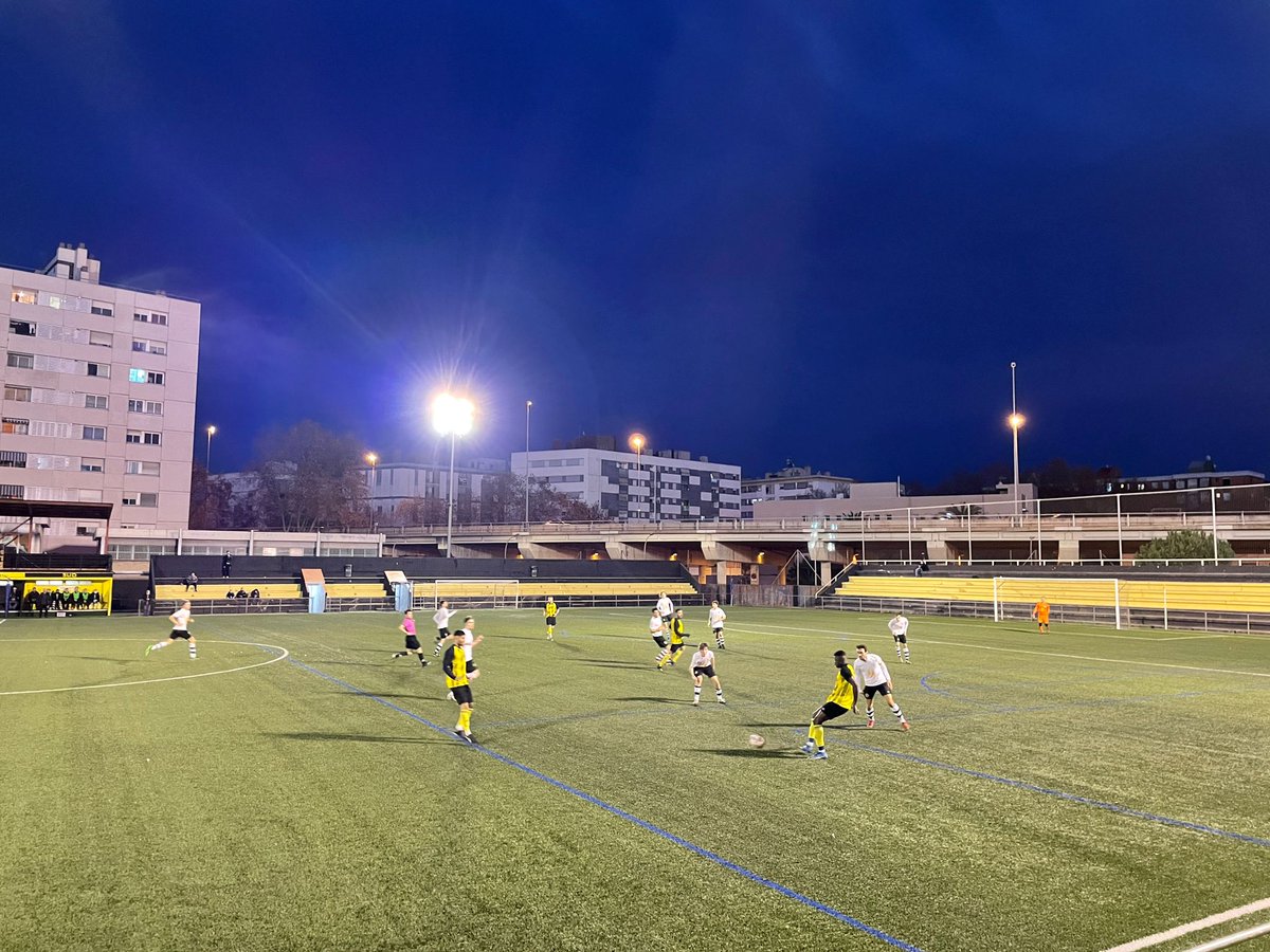 ⚽️FINAL! Important victòria del <a href="/YoungTalentOfi/">YoungTalentOficial</a> contra l’<a href="/EsquerraFC/">L'Esquerra de l'Eixample F.C.</a> (2-0) un rival directe a la classificació que els de #Badalona deixen ara 3 punts enrere. Destacar el partidàs del porter Moha, que ha aturat un penal🧤💪🏻<a href="/bdncom/">Badalona Comunicació</a> <a href="/FCF_CAT/">Federació Catalana de Futbol</a> #3aCatalana #Minut91