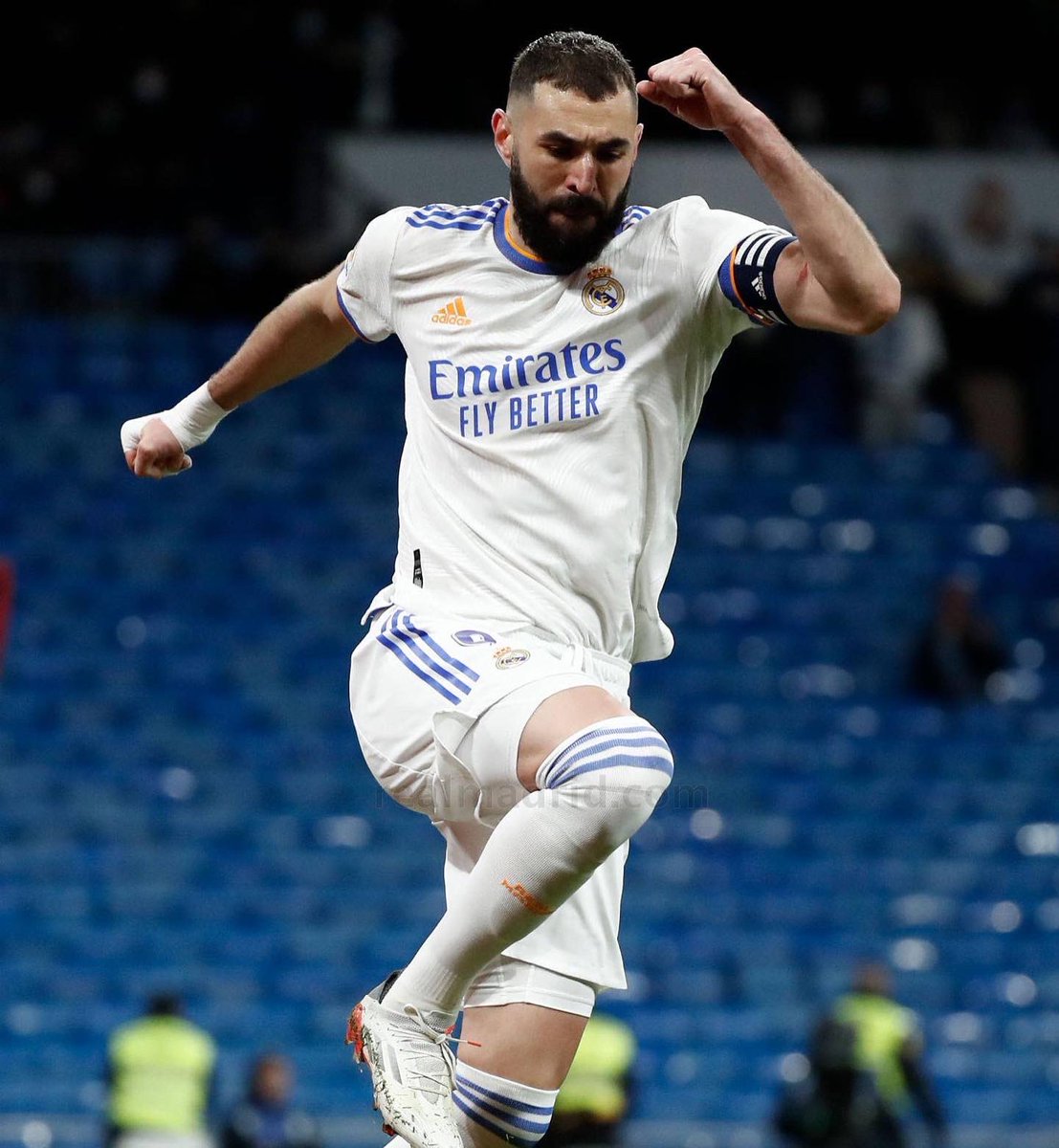 SiaranBolaLive's tweet photo. Top skor Real Madrid sepanjang sejarah:
450 - Cristiano Ronaldo 🇵🇹 
323 - Raúl Gonzales 🇪🇸 
308 - Alfredo Di Stéfano 🇦🇷
[301] - Karim Benzema 🇫🇷 
290 - Santillana 🇪🇸 
242 - Puskas 🇭🇺 
208 - Hugo Sánchez 🇲🇽 https://t.co/Xn5u0QP7Fb
