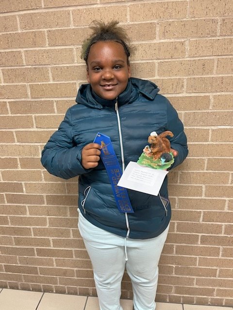 DelauneMs's tweet photo. Bringing in the new year with some western art ribbon winners! I love greeting my kids at the show and seeing their smiling faces #gameon @CryarCISD https://t.co/0waLL7XDr2