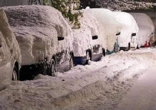 ShahryarDigital's tweet photo. برف کی چادریں اوڑھ کر 
مٹ گئے کئی نام و نشان😥

#Muree #MurreeAlert #MurreeSnowfall #murreetragedy https://t.co/YfGACchdcC