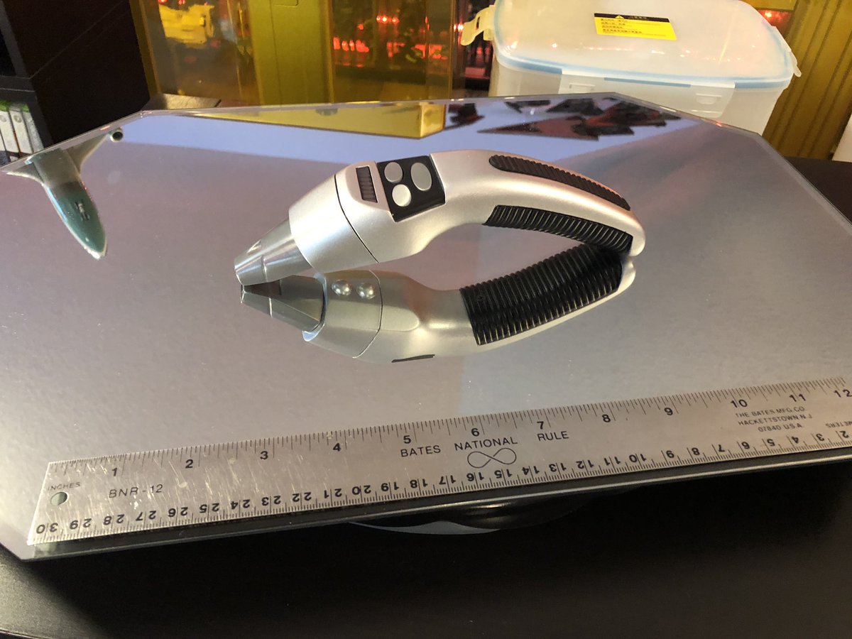 GeekToyLove's tweet photo. This Dolphin Nemesis Phaser commission is done. Seen here next to my personal Dolphin. Opening hood exposes the emitter coils.
#2022Commissions https://t.co/mMxdusx2RB