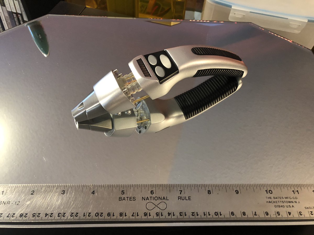 GeekToyLove's tweet photo. This Dolphin Nemesis Phaser commission is done. Seen here next to my personal Dolphin. Opening hood exposes the emitter coils.
#2022Commissions https://t.co/mMxdusx2RB