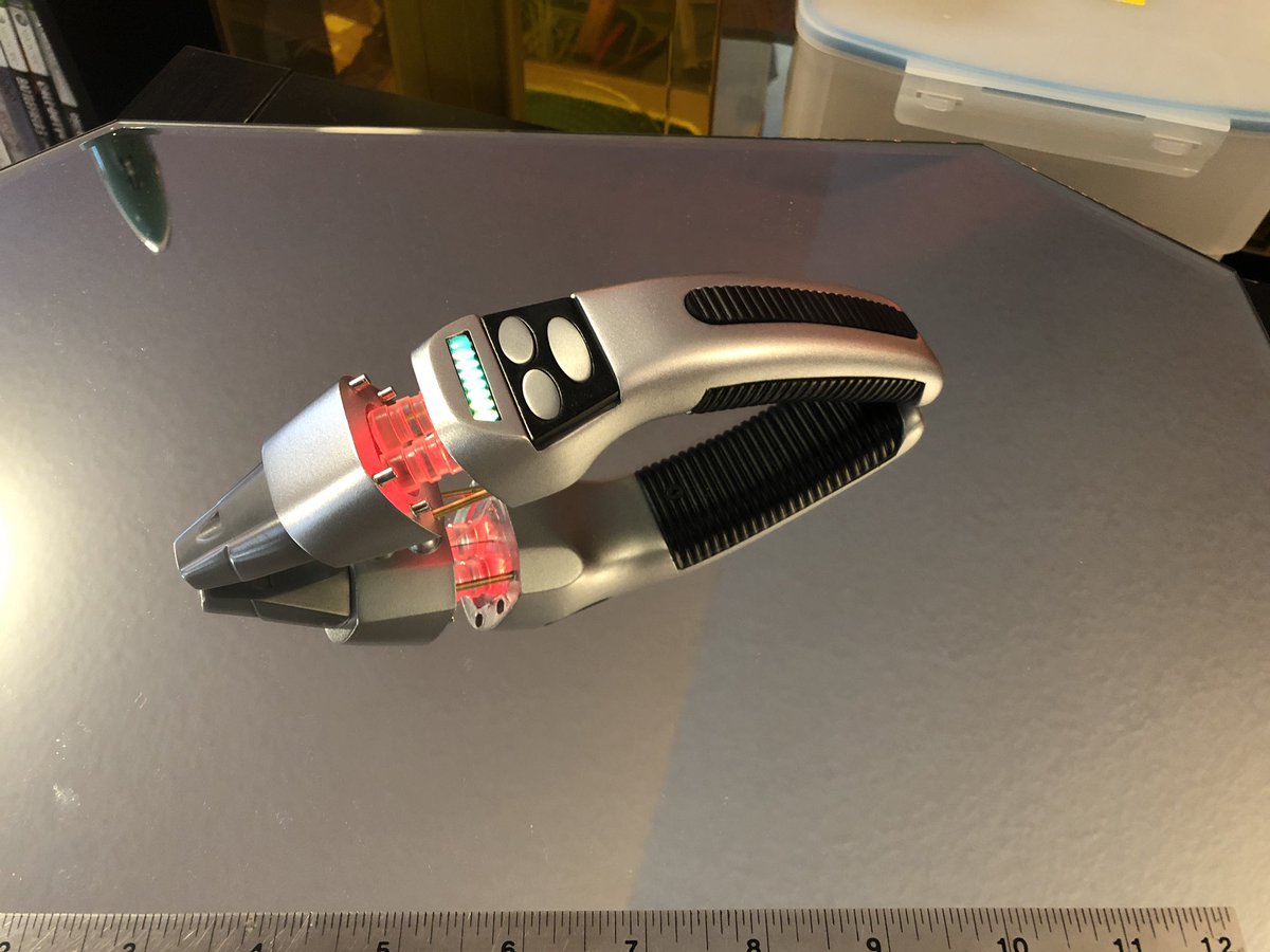 GeekToyLove's tweet photo. This Dolphin Nemesis Phaser commission is done. Seen here next to my personal Dolphin. Opening hood exposes the emitter coils.
#2022Commissions https://t.co/mMxdusx2RB