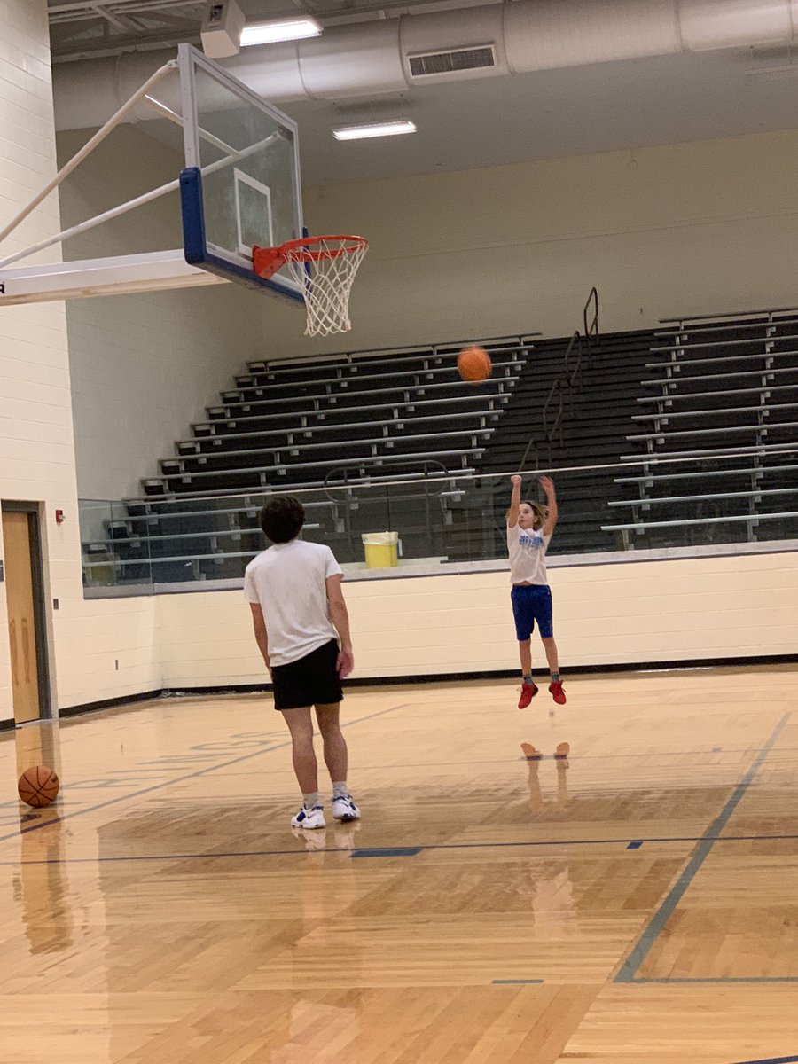 OScoachLawler's tweet photo. Blessed to say I love my job!!! @IsomElijah and @MasonKTalley in here working with their younger brothers. That @OceanSpringsBB standard of WE > me. 

#payingitforward #Family https://t.co/TYJsaKdW5s
