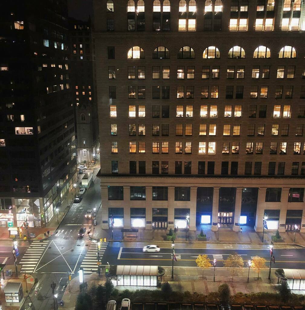 CharityJen's tweet photo. Saturday night lights. 
🌃
#thisisphilly #citystreets #viewfromabove #dontblockthebox https://t.co/8gwo1cJ4fe