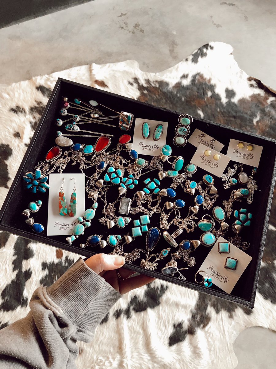 prairieskyjc's tweet photo. Tomorrow {Sunday}, 2pm CST we are going LIVE on fb with an inventory clearance sale! Making room for new ideas ✨

Don’t miss it, babes! This is gonna be a good one! https://t.co/B7BOEA1E0z