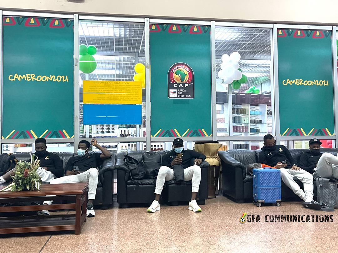 GhanaBlackstars's tweet photo. 📸The Black Stars have safely landed in Cameroon🙏🇬🇭
#AFCON2021 #BringBackTheLove https://t.co/LhQIHa9CU7