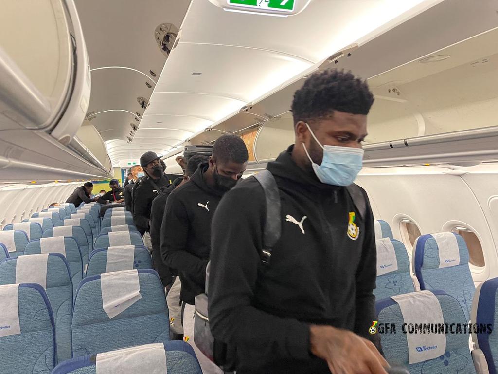 GhanaBlackstars's tweet photo. 📸The Black Stars have safely landed in Cameroon🙏🇬🇭
#AFCON2021 #BringBackTheLove https://t.co/LhQIHa9CU7