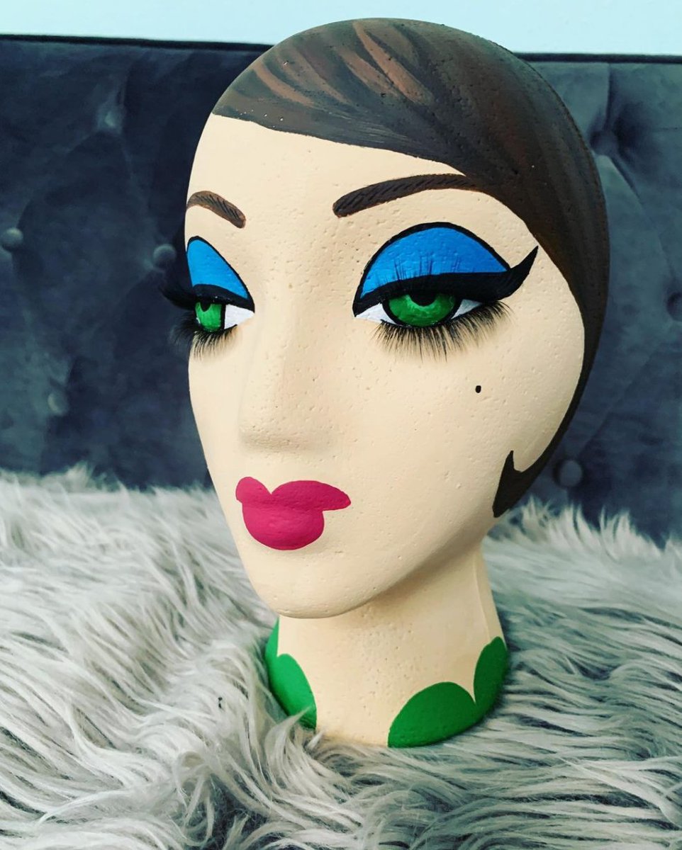 carriemilburn's tweet photo. Another one of my boutique beauties.
#retro #beauty #wigstand #custom https://t.co/dviVvzkJW5