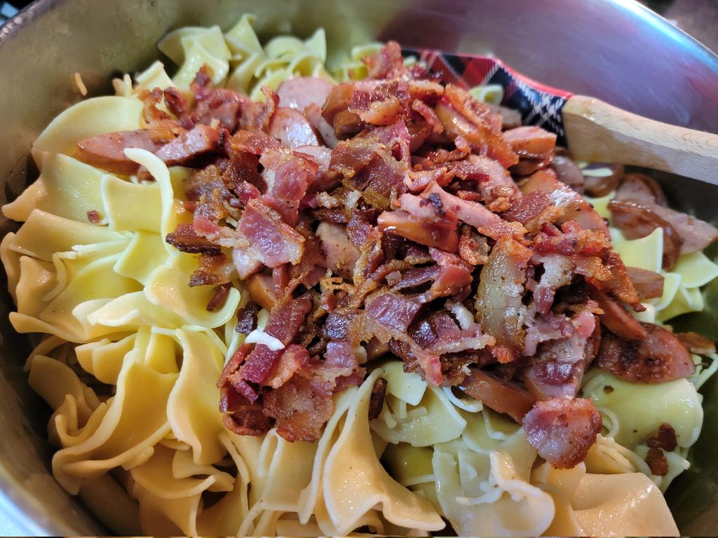 valerie_305's tweet photo. Don't toss that #bacon grease after making your #haluski !
#cooking #food #cabbage #noodles #polishsausage #suppertime https://t.co/bFEKyg1zSW