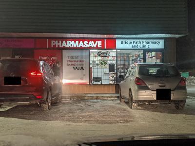 VaxHuntersCan's tweet photo. [ON] OTTAWA

Bridle Path is back! MODERNA vax clinic at 4000 Bridle Path Drive
Must be 18+ (those 18-29 will provide informed consent), 1st, 2nd, or booster.

Sunday, Jan 9 to Wednesday, Jan 12

Booking here:
https://t.co/RwmkYEZz8l
#VHCDose3 #COVID19ON #vhcON https://t.co/v10QGUKQOL