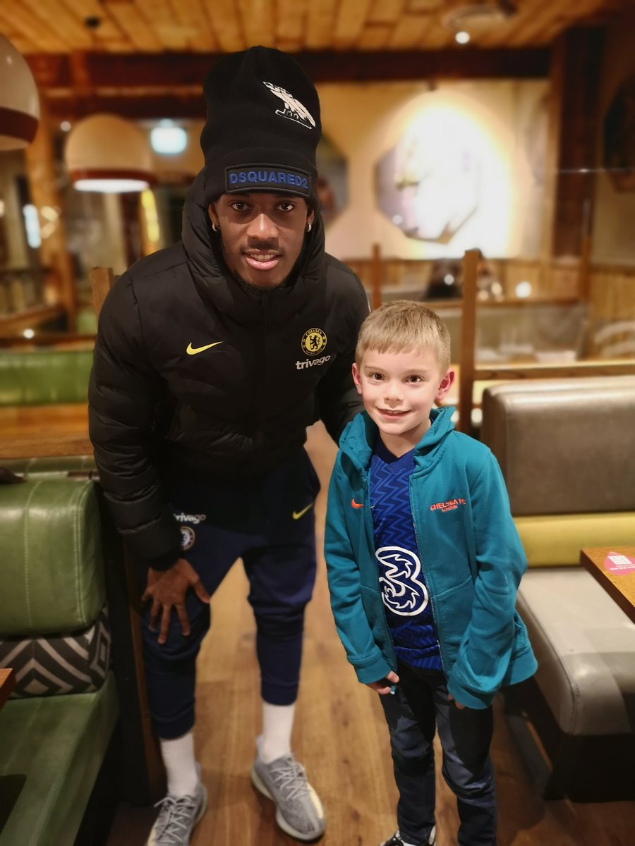 kayzmitch's tweet photo. It's not often you are eating in a restaurant and one of your favourite footballers walk in! This has made Ethan's first live football match day even better! He's absolutely chuffed! Thanks so much for being so lovely with him too @Calteck10 @ChelseaFC https://t.co/zSxMPfR5ID