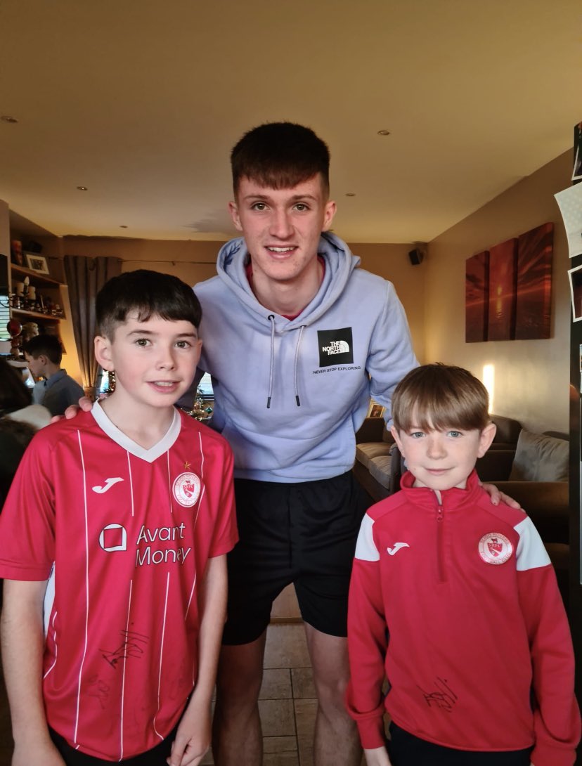 EamonnFinn1's tweet photo. Massive congrats to @johnny_kenny2 on his move to @CelticFC  years of hard work pays off and he’s a huge inspiration to these two @BallisodareUtd  players Adam &amp; Jamie Finn. @sligorovers https://t.co/ViouJrrRkG
