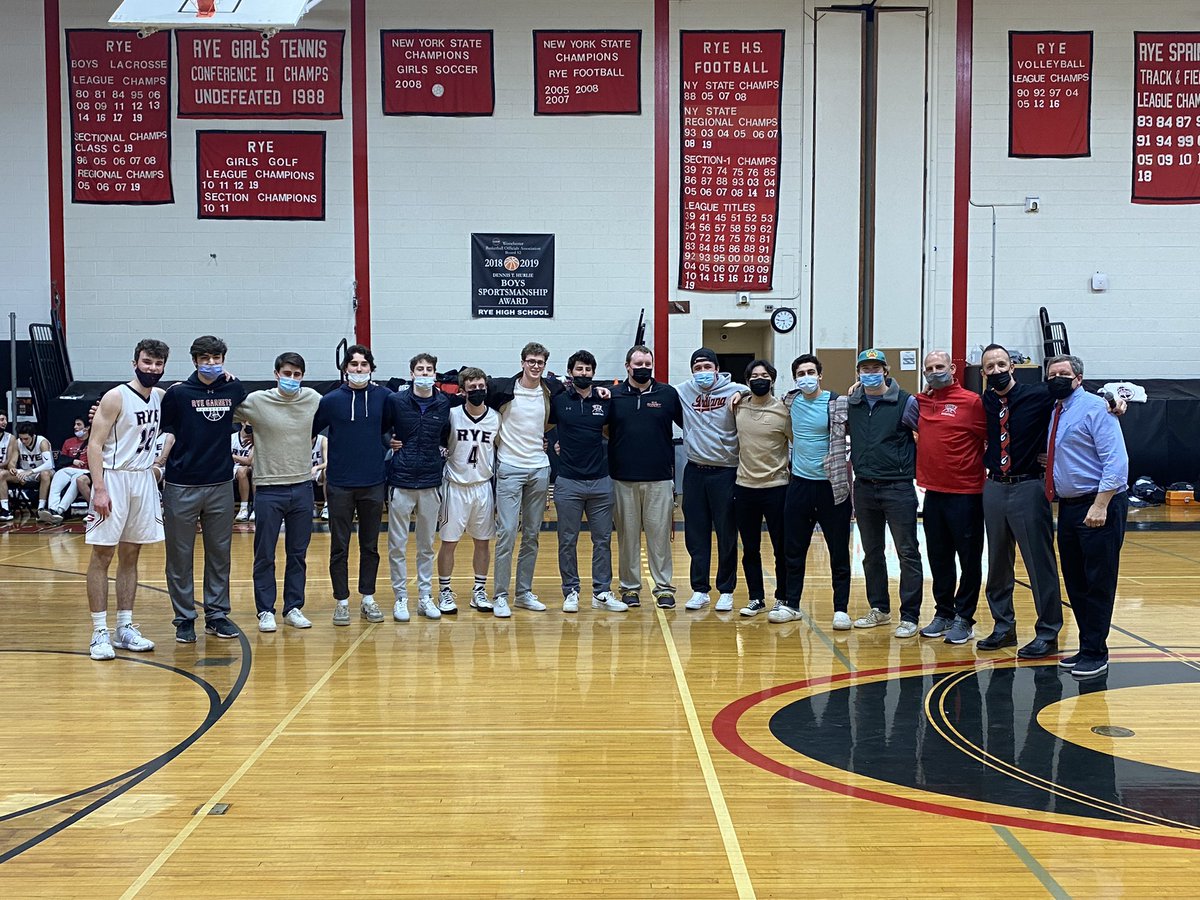 RyeAthletics's tweet photo. Celebrating the 2020 Sectional Champions at HALF 
Once a Garnet Always a Garnet 
❤️🤍🖤🏀 https://t.co/woEtaxIH0v