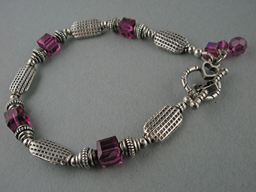 stoneberri's tweet photo. Raspberry Crystal and Silver https://t.co/6ur6UoC8oh #Etsy #Stoneberri #ToggleClosure https://t.co/smBO7DQmEa