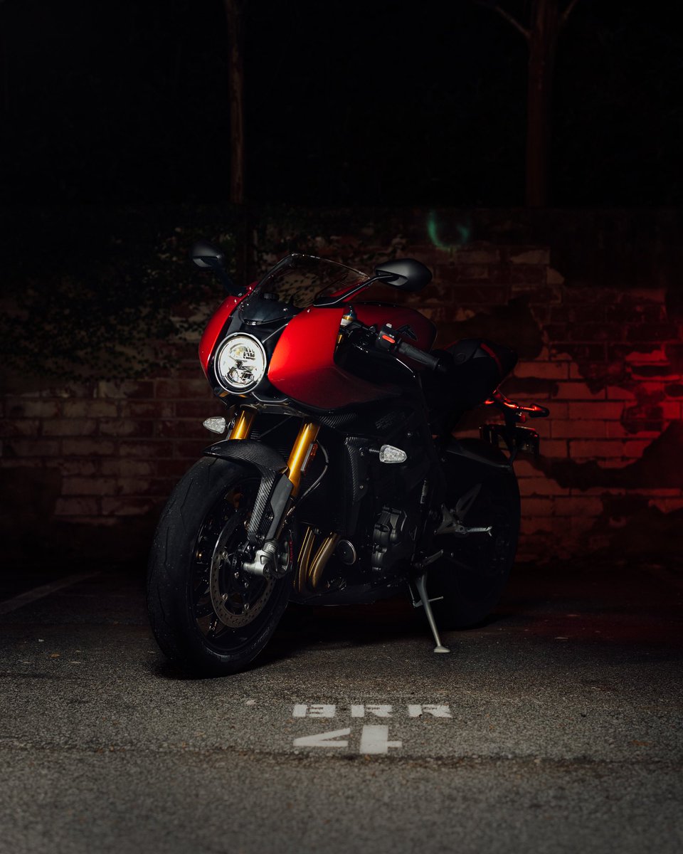 jackson_foto's tweet photo. 2022 has been off to an amazing start! A big thank you to @TriumphAmerica for lending me one of the first Speed Triple RR’s in the country for the last few weeks. Here are a few of my favorites images so far. Review coming soon! 
#fortheride #speedtriplerr #lightpainting https://t.co/qHWYdmEmsd