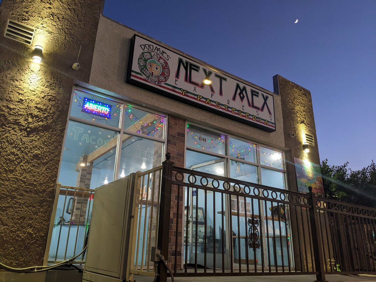 DoomiesNextMex's tweet photo. Have you checked out our baby sis spot #NextMexExpress in #EastLA ? Right off the 10, on #CityTerrace Dr ! Available on #GrubHub, #UberEats & #DoorDash ๐ฑ All #vegan ๐ค Also the desserts you love from @doomies plus Flan ๐ฎ !!
https://t.co/aDk7IdZ1GZ โจ
#veganuary #veganuary2022 https://t.co/sFWVt74OvN
