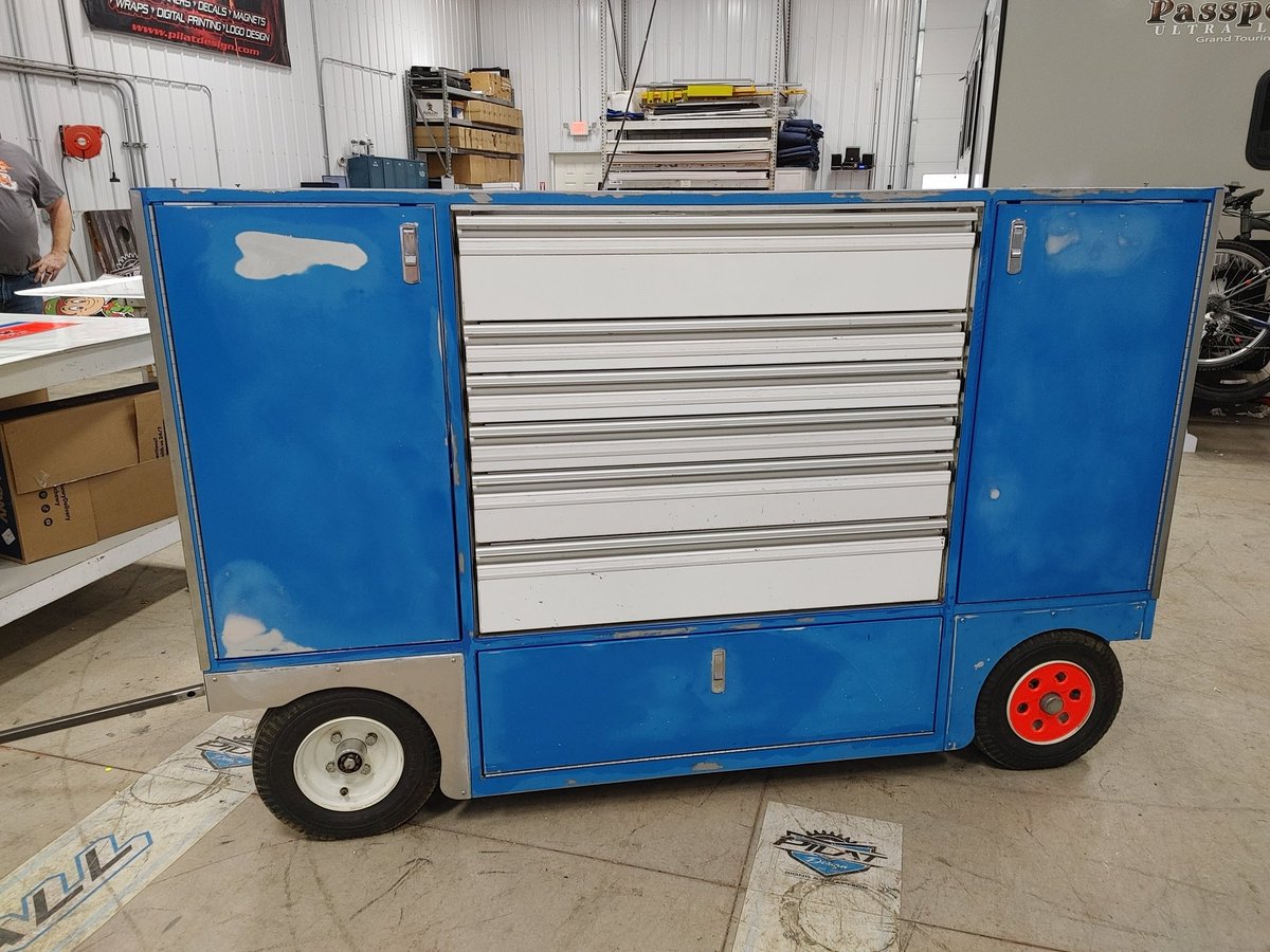 pilatdesign's tweet photo. Before and after of the Max Mclaughlin Pit Cart wrap https://t.co/DpDcSe7j3r
