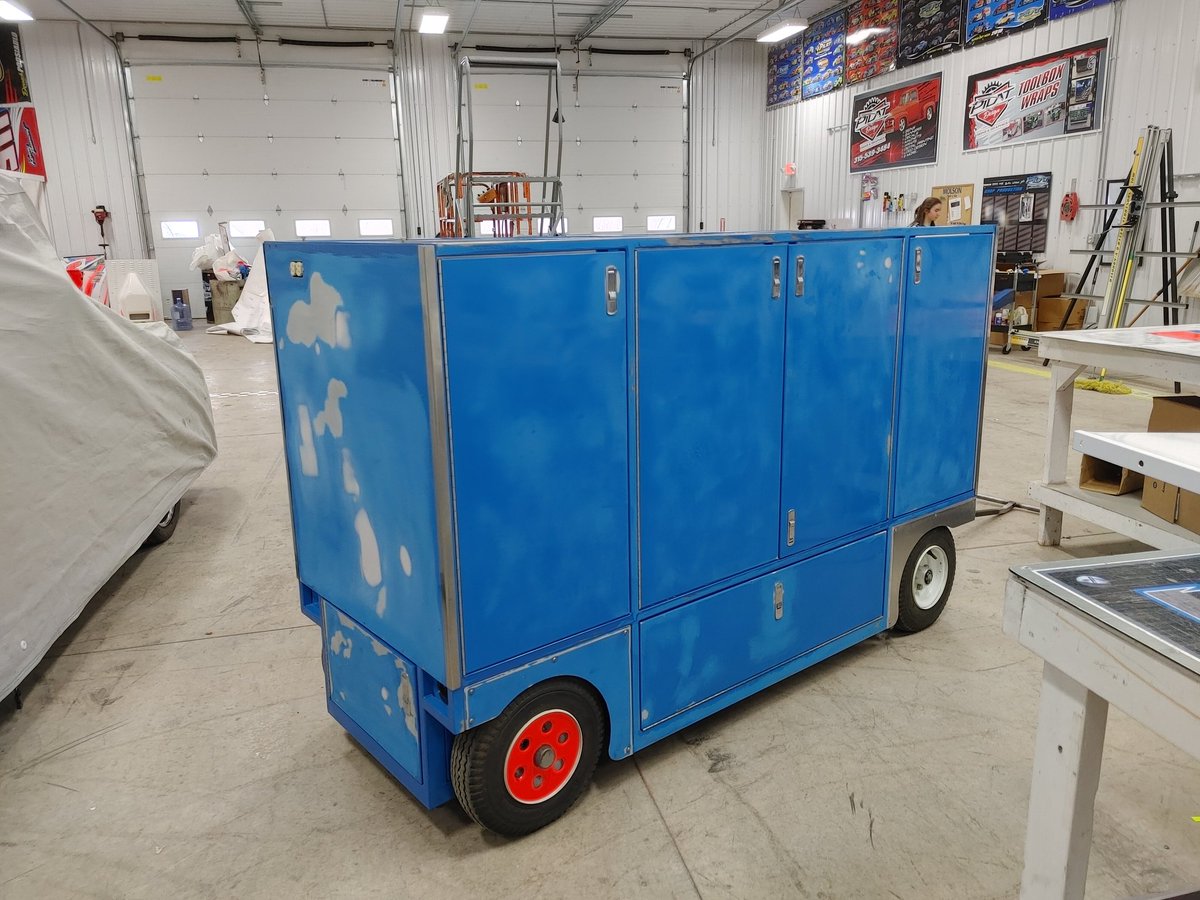 pilatdesign's tweet photo. Before and after of the Max Mclaughlin Pit Cart wrap https://t.co/DpDcSe7j3r