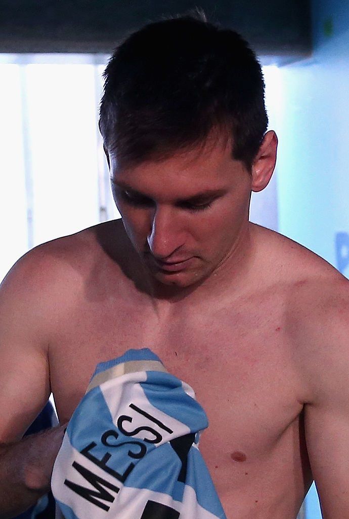 Celilarrosa's tweet photo. estado: extrañando a Messi https://t.co/TMWl5WV9Q2