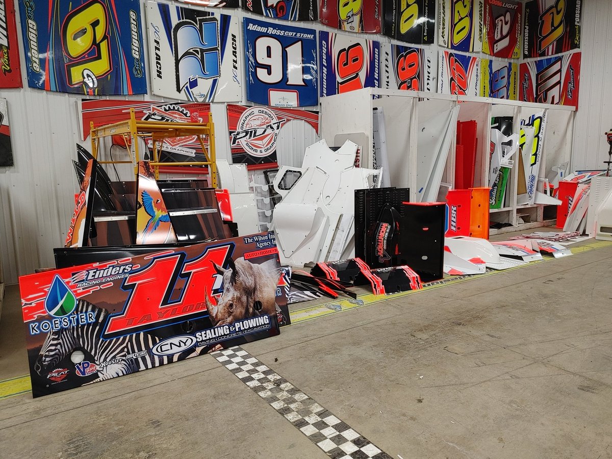 pilatdesign's tweet photo. Lots of bodies rolling in and getting wrapped. https://t.co/1YSJwrt12E
