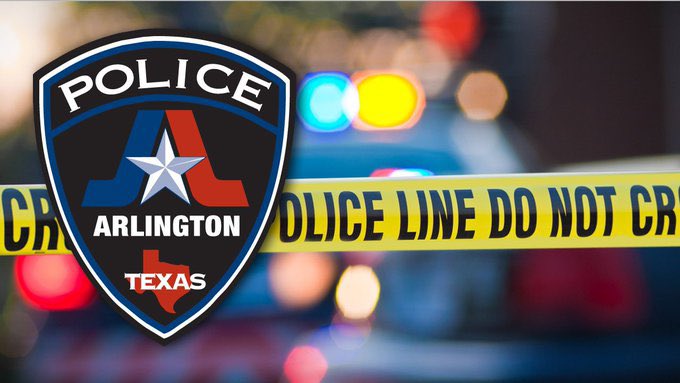 ArlingtonPD's tweet photo. We want to provide the public w/  factual information about an incident that occurred at the Parks Mall this evening. 

A group of about 20-30 young people got into a physical fight inside the mall. It was quickly broken up and 5 juveniles were taken into custody.

1/ https://t.co/FvvzrJUek5