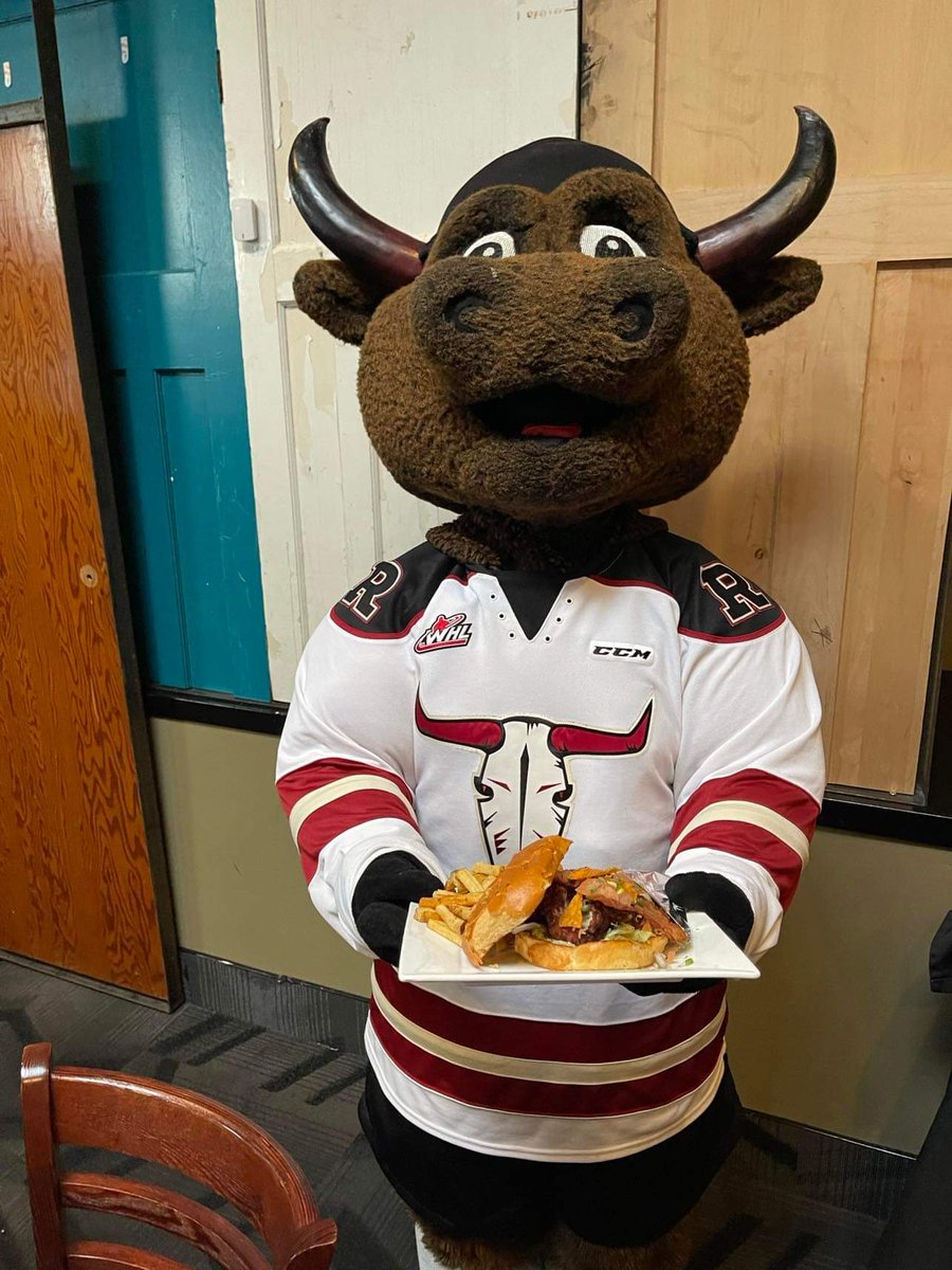 Have you tried our new "𝗧𝗔𝗖𝗢 𝗜𝗡 𝗔 𝗕𝗔𝗚" 🌯 Burger of the Month? 

Created in collaboration with guest chef Wooly Bully of <a href="/Rebelshockey/">Red Deer Rebels</a>! 🏒

👉🏼$2 goes to <a href="/SchizophreniaAB/">SchizophreniaAlberta</a> ❤️

Available in our #REDDEER 📍location for the month of January!

cilantroandchive.ca