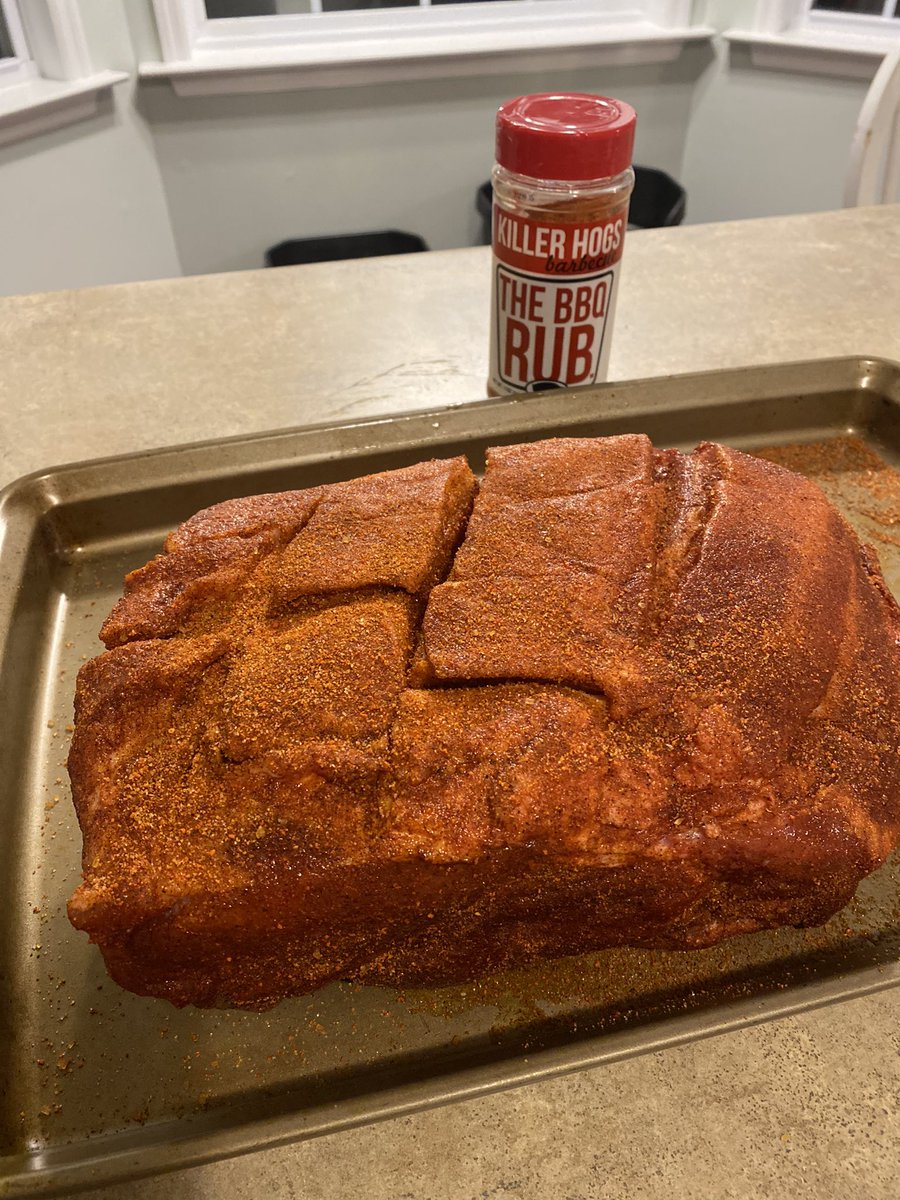 MuspelheimMeats's tweet image. Full disclosure - forgot to take an after photo. The day got away and everyone was waiting to dig in lol 9 pound pork butt smoke 19 hours at 225. So cold here that the grease was hardening before it even hit the bucket! 😂 #greasebucket #pork #bbq