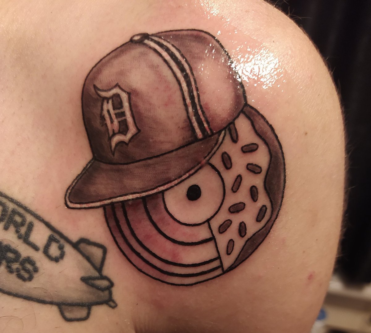 RealVerbalKint's tweet photo. I told y'all.. New tattoo!! #ForeverDilla #RIPJayDee #JayDilla https://t.co/VaucQBeB58