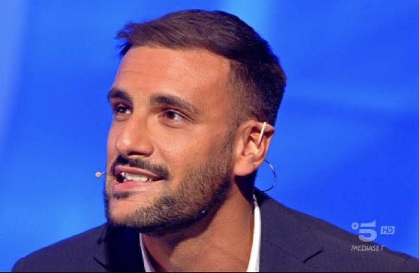 justinakavita's tweet photo. Ma è fidanzato? Chiedo per me #CePostaPerTe https://t.co/KC0AScN3Av