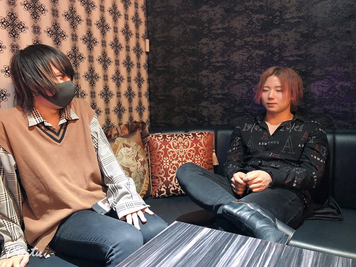 Dplutra's tweet photo. 営業後の団らん

なんの話してるんだろう？

#伊勢崎 #初回  #プルトラ #プルトラジャック #plutra #plutrajack https://t.co/7ZfCPYIPnD