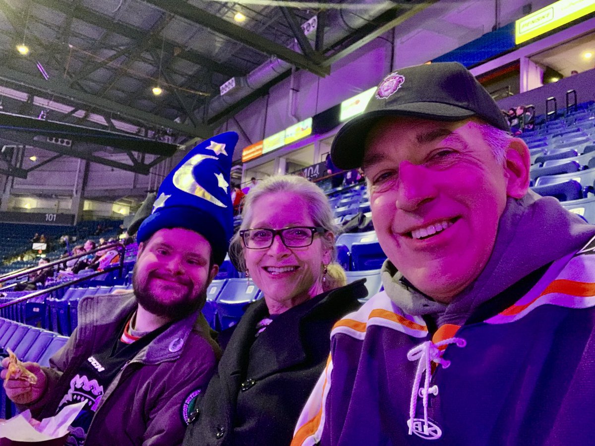 doctorpud's tweet photo. #Roar20gether wizards and wands night. https://t.co/HnmDPgCdb1