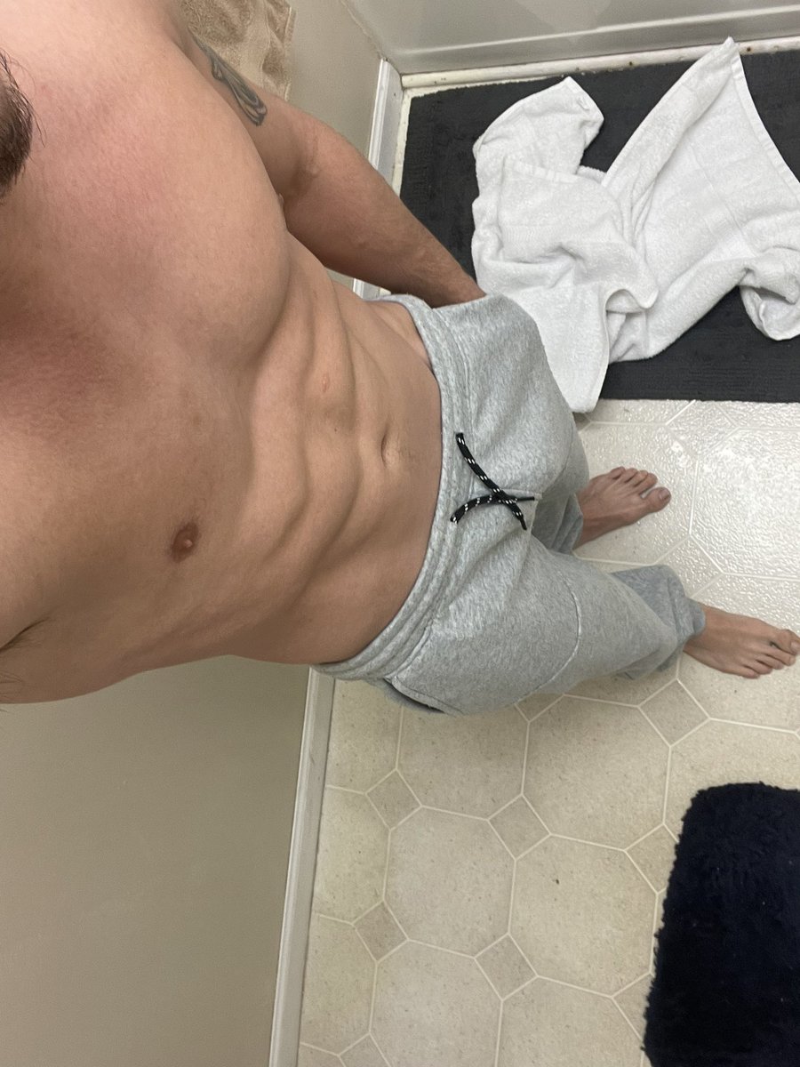 kingfetty20's tweet photo. You wish you could touch 😈💰 #findom $erve $end #worship https://t.co/UeXm9NaYo8