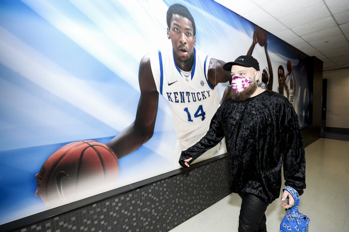 UKAthletics's tweet photo. Arriving in style.😎

#GoBigBlue https://t.co/DAcVXPDgU7