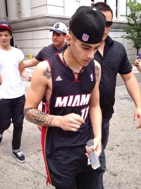 ZAYNJARCHIVES's tweet photo. https://t.co/3E97Zby6SQ