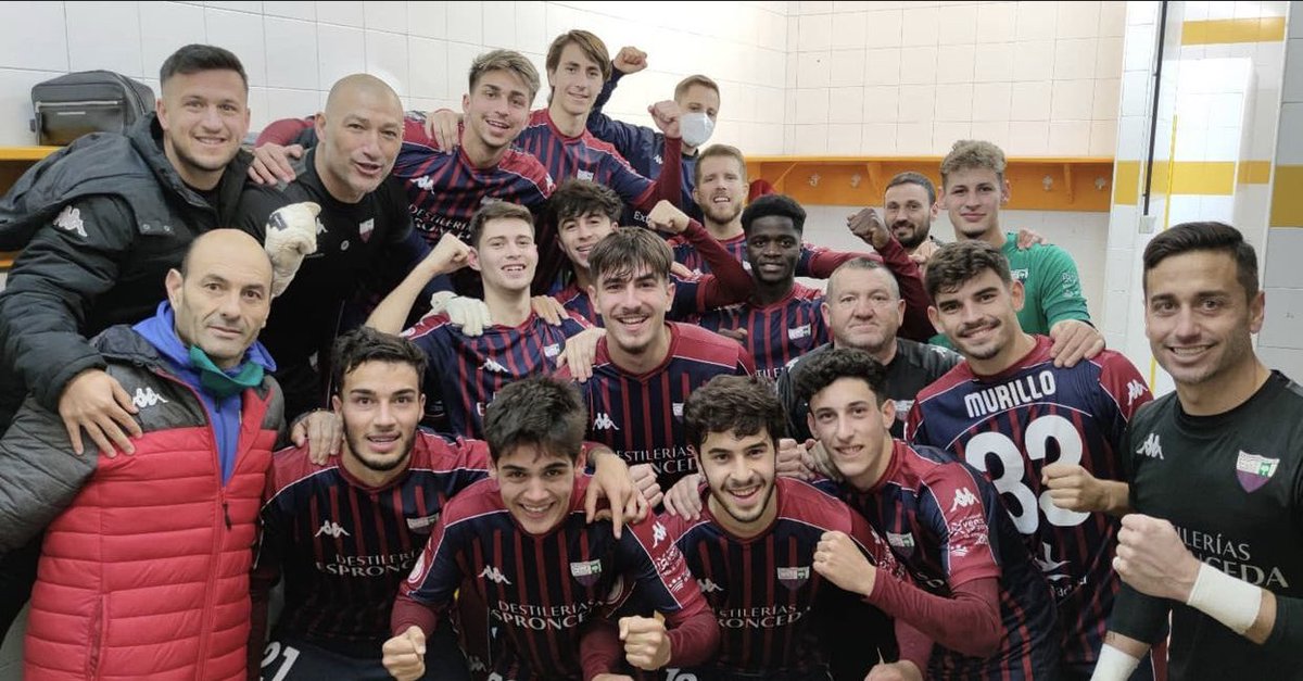 chikhradzelado's tweet photo. Lo queríamos, lo hemos luchado y lo hemos conseguido! Más que orgulloso de este grupo, estamos en un sueño y queremos seguir viviéndolo, hemos dejado todo por nuestro orgullo y por el escudo @EXT_UD ❤️💙 https://t.co/jU8tnC62LC