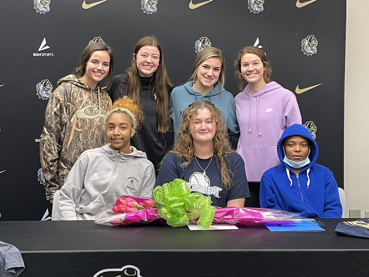 bulldogsofphs's tweet photo. Congratulations to Sage Dowis for signing to play softball with @MontreatSB! #FastPitchDogs https://t.co/oGQilWzI2h