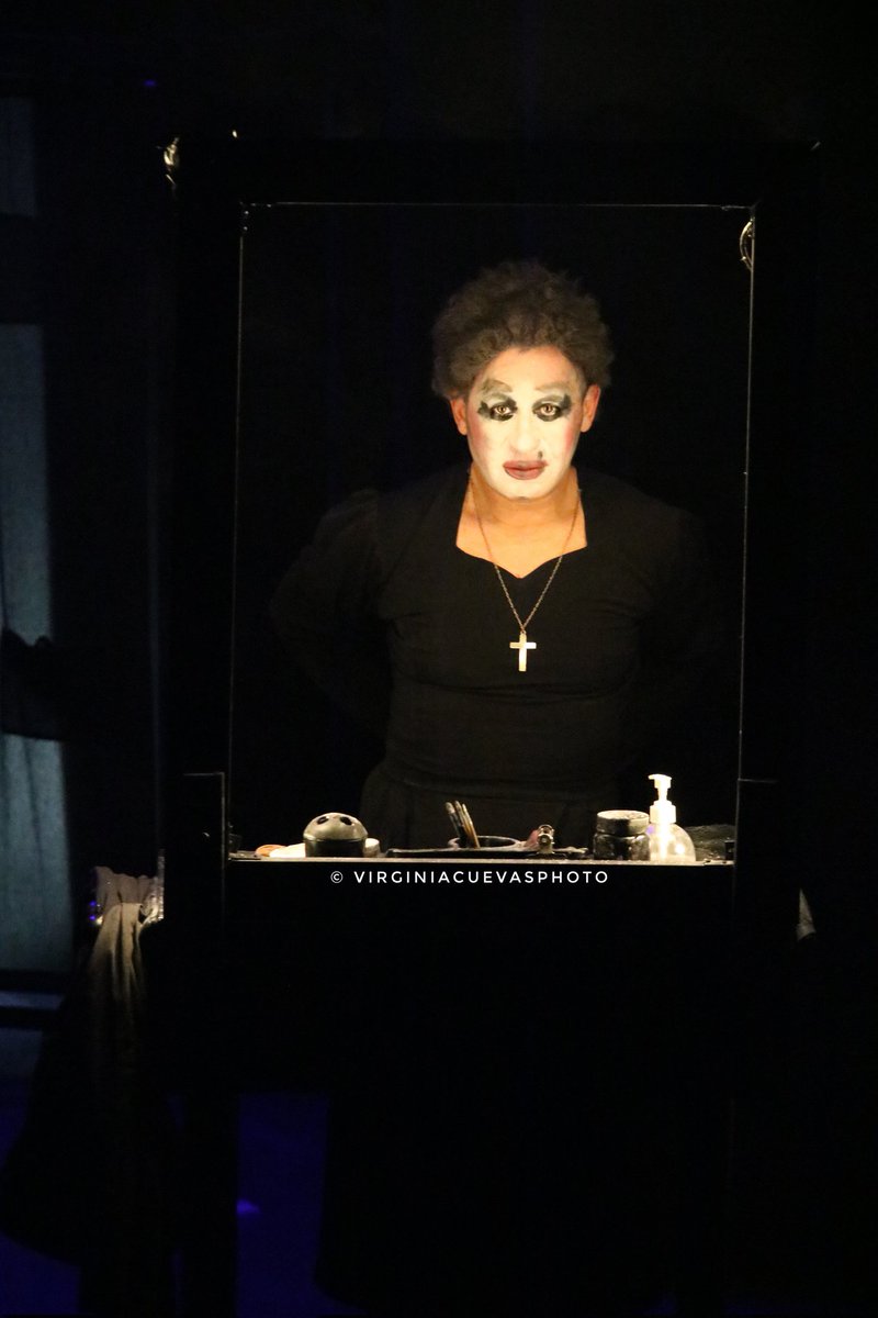 VirCuevas79's tweet photo. Maravilloso espectáculo hoy en @TEATROZORRILLA de @MartinKentActor 👏👏👏👏🎭
#eltransformimo https://t.co/palTDP1qwh