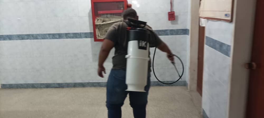CubaVa_Bolivar2's tweet photo. Limpieza y desinfección del equipo de guardia CDI Castillito Estado Bolívar.
#cubacoopera
@Cubacooperabol2 
@cubacooperaven 
@AdanVillavicen5 
@altunaga_perez 
@DarianaLeyvaRo3 
@PartidoPCC https://t.co/8T0TIoQLvz