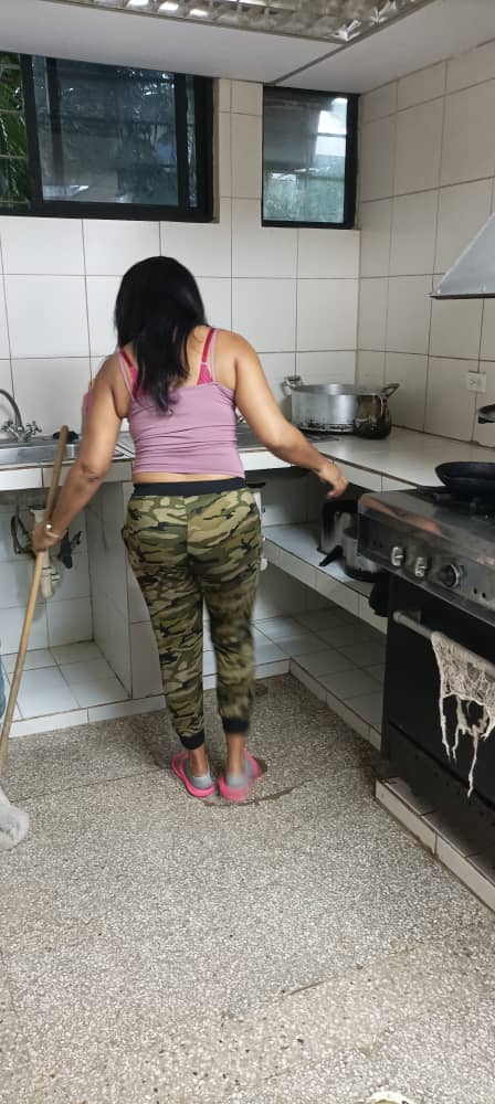 Limpieza y desinfección del equipo de guardia CDI Castillito Estado Bolívar.
#cubacoopera
<a href="/Cubacooperabol2/">Brigada Médica 🇨🇺 Bolívar🇻🇪</a> 
<a href="/cubacooperaven/">Brigada Médica Cubana en Venezuela</a> 
<a href="/AdanVillavicen5/">Adan Villavicencio Guzmán</a> 
<a href="/altunaga_perez/">Esthet Perez altunaga</a> 
<a href="/DarianaLeyvaRo3/">Dariana Leyva Romero</a> 
<a href="/PartidoPCC/">Partido Comunista de Cuba</a>