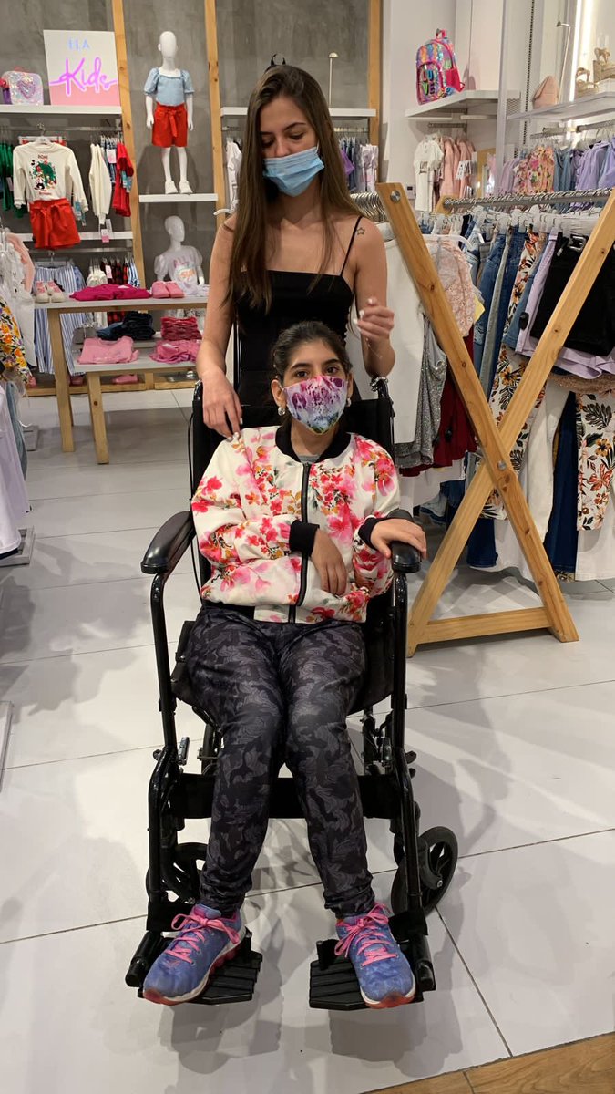 SusanaBoreal's tweet photo. Mi sobrina tiene una parálisis cerebral y, como se ve en su cédula, no puede firmar.

Hoy revisé en https://t.co/HtR4pY8zjY y resulta que, lean bien: FIRMÓ la revocatoria contra @QuinteroCalle

Ésa es la firma del uribismo, no de mi sobrina. https://t.co/PhJ6pVHXXn