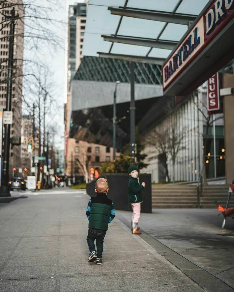 markpalfreeman's tweet photo. Took a nifty fifty to @seattle.central.library with the kids today 📚
#niftyfifty #seattle #seattlelibrary #remkoolhaas https://t.co/mEwAzYjKal https://t.co/bmzDxXGqVn